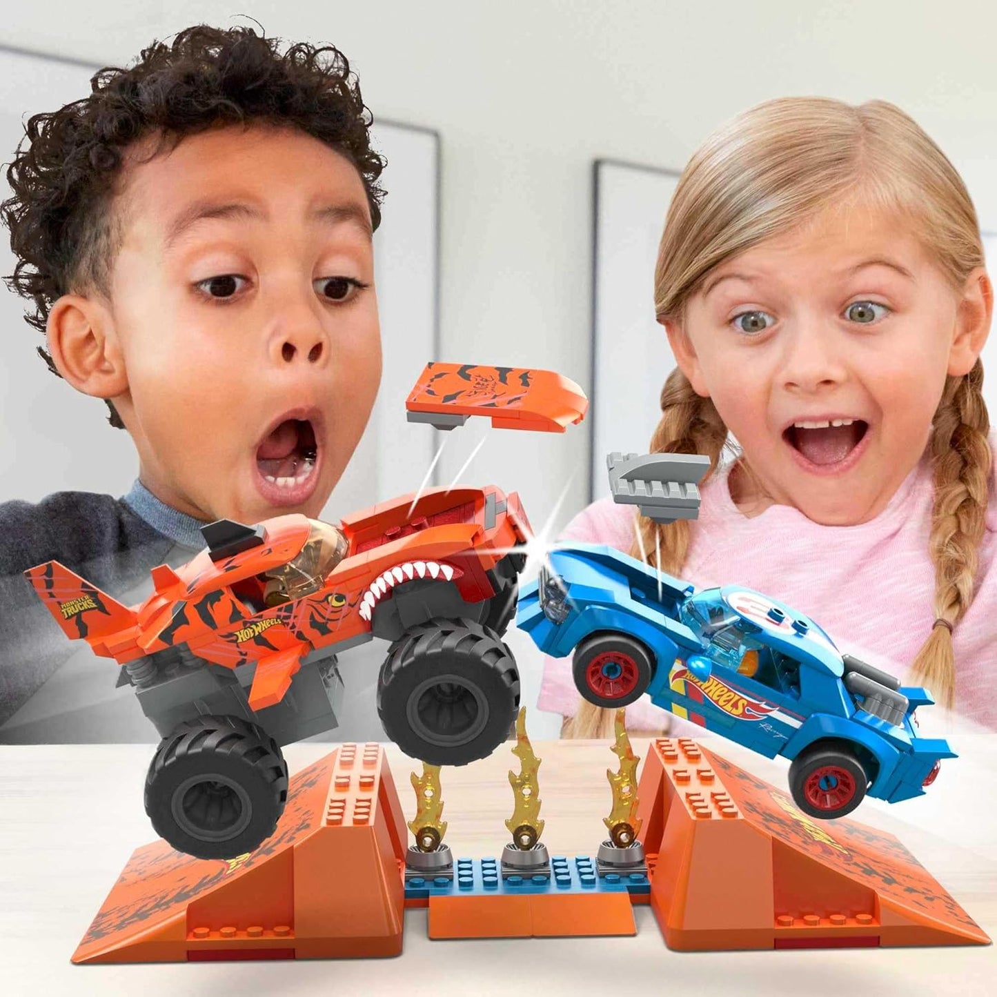 MEGA Hot Wheels Monster Trucks construindo carros de brinquedo, Smash & Crash Tiger Shark Chomp Course com 245 peças, 2 figuras e 1 rampa, crianças a partir dos 5 anos, HKF88