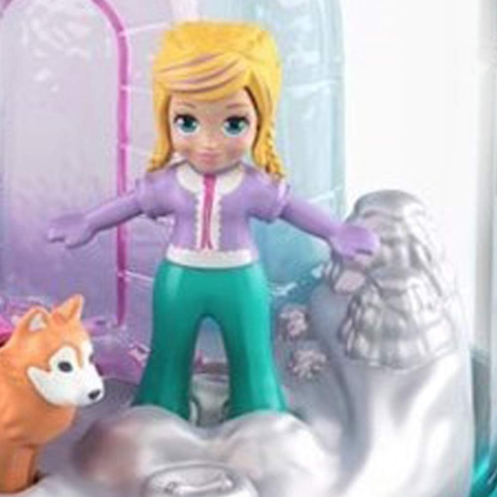 Polly Pocket Winter Fun Snow Globe - Polly vai de trenó puxado por cães até seu iglu