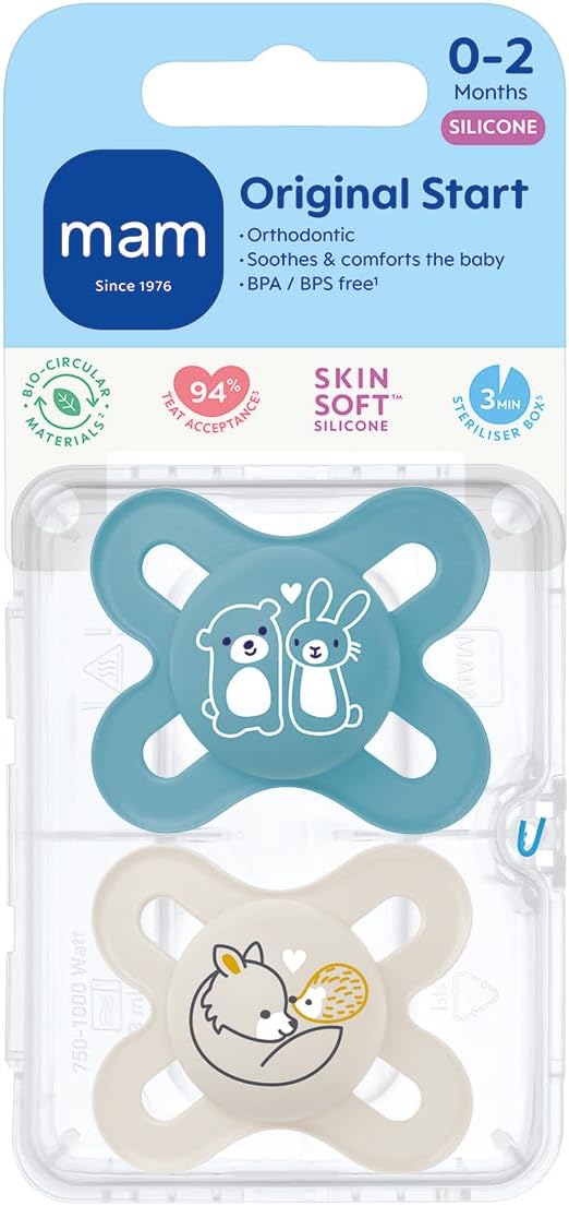 MAM Chupetas originais 0-2 meses (pacote com 2), chupetas para bebês com estojo de viagem autoesterilizante, itens essenciais para recém-nascidos, azul/branco (os designs podem variar)