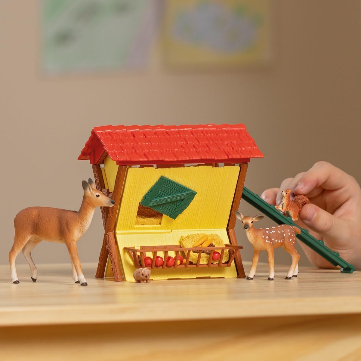 Schleich 42658 FARM WORLD Alimentando os animais da floresta Conjunto de brinquedos para maiores de 3 anos