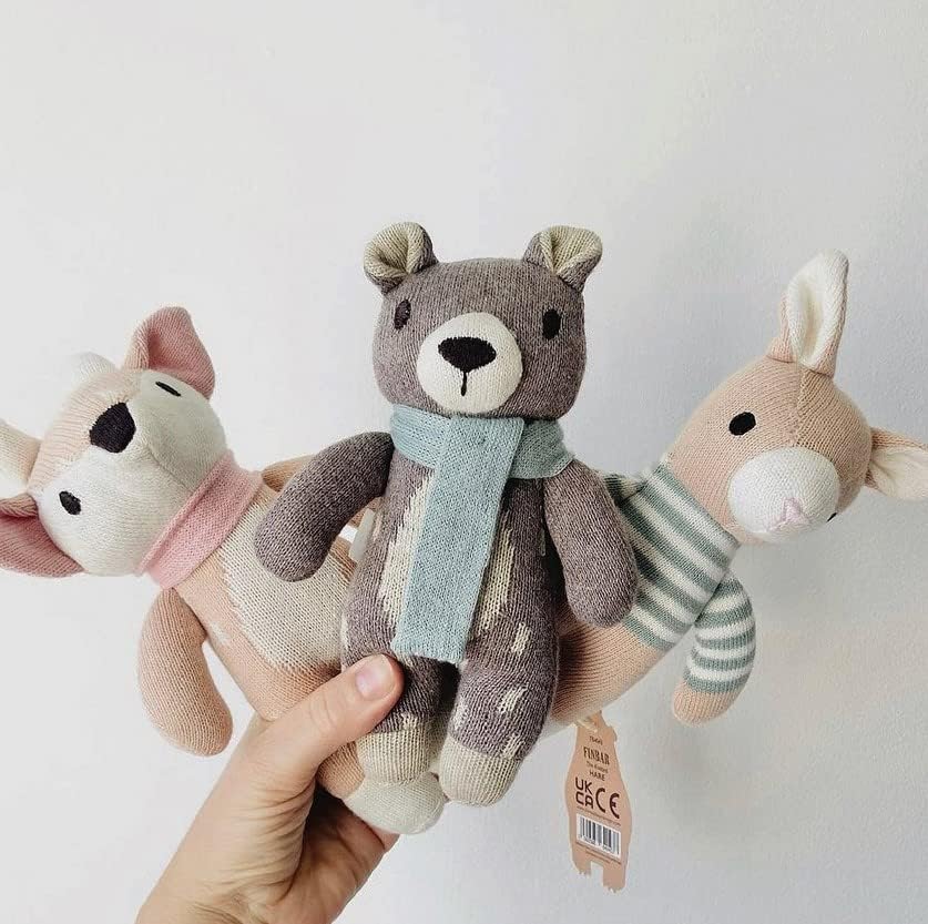 ThreadBear Design  Finbar The Hare Rabbit malha boneca de brinquedo macio ideia de presente para bebês e crianças pequenas - promova brincadeiras sensoriais e imaginativas e reconhecimento de toque a partir de 0+