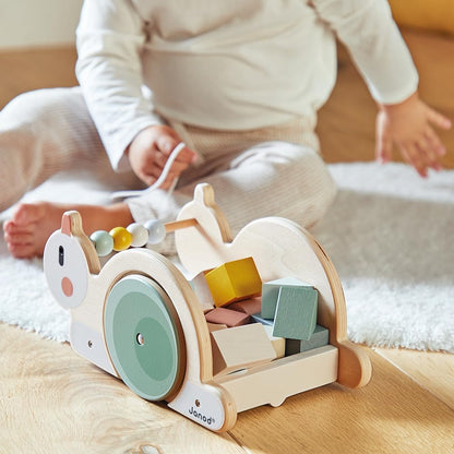 Janod - Sweet Cocoon Snail Cube Trolley Brinquedo de aprendizagem precoce - Desenvolve destreza e imaginação - Brinquedo pull-along + 16 blocos de construção - Brinquedo de madeira FSC - 18 meses +,