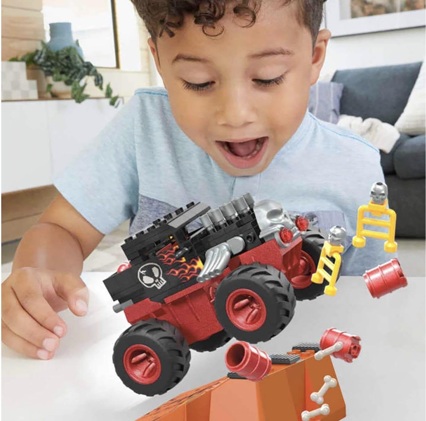 MEGA Hot Wheels Monster Trucks Building Toy, Smash & Crash Bone Shaker Crush Course com 151 peças, 1 figura e 1 rampa, vermelho, crianças de 5 anos ou mais, HKF87