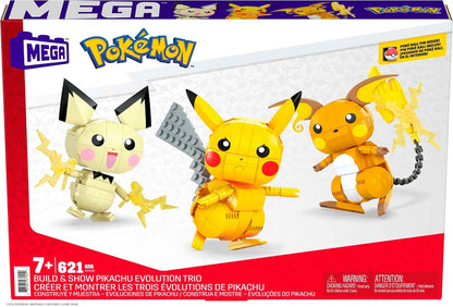 MEGA Conjunto de construção de brinquedos de figuras de ação Pokémon, Pikachu de 4 polegadas, Raichu e Pichu Build n Show Pikachu Evolution Trio com Poke Ball Pin