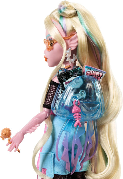 Monster High Boneca Lagoona Blue em camiseta de malha e calça cargo, inclui Pet Fish Neptuna e acessórios como mochila, lanche e caderno