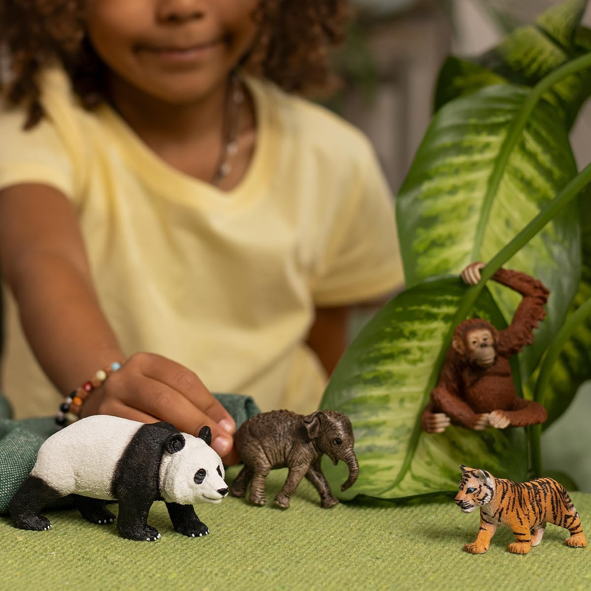 SCHLEICH Wild Life Africa Starter Set Figurine para maiores de 3 anos, Conjunto de 4 figuras em miniatura, 2,5 x 24,7 x 18,6 cm, 42721, Conjunto de figuras de brinquedo para dramatização, contação de histórias, colecionismo