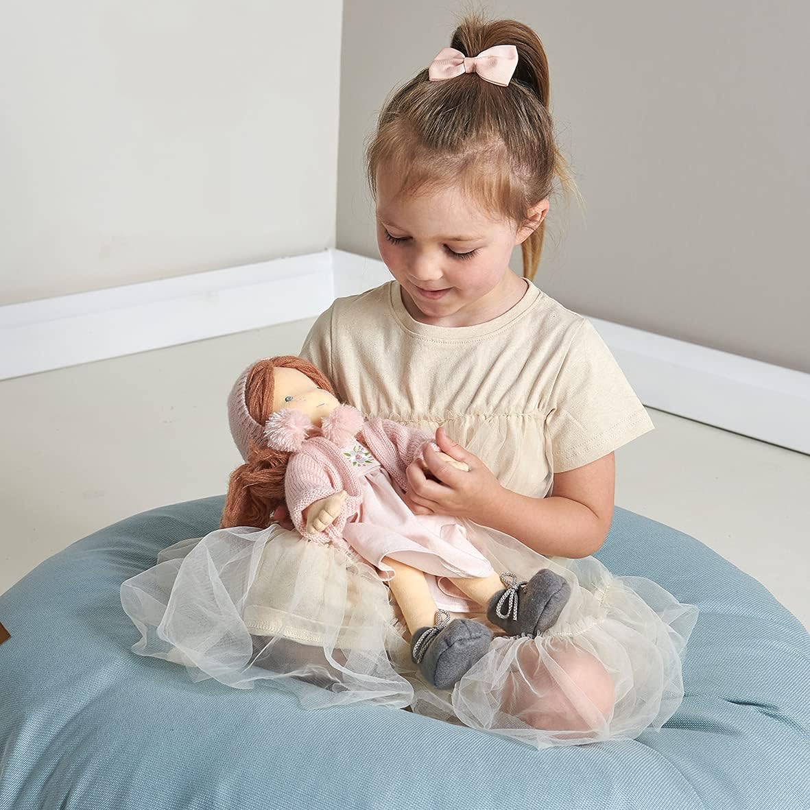 ThreadBear Design Boneca Liselie com vestido bordado em linho - peluche para crianças