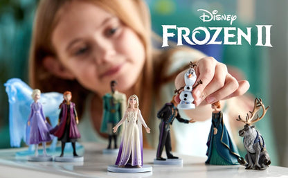 Disney Store Playset oficial de estatuetas Frozen 2 Deluxe, 9 peças. Conjunto, inclui Anna e Elsa em seus trajes de viagem, Rainha Anna, Elsa, a Rainha da Neve, Mathias, Nokk, Sven, Olaf e Kristoff, para maiores de 3 anos