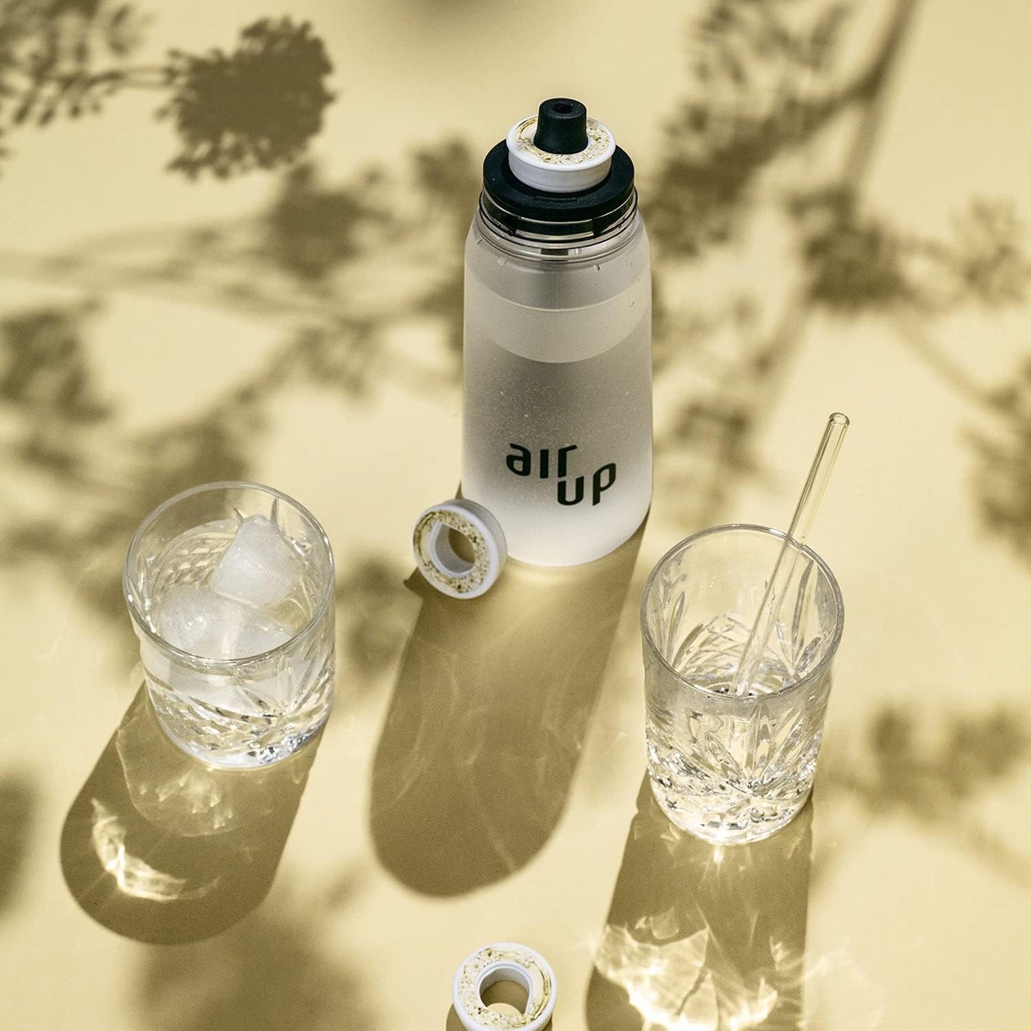 AIR UP Aço Preto | Garrafa de água em aço inoxidável (480ml/17oz) + 5 cápsulas de sabores | Garrafa de água metálica com canudo | Sem açúcar | Próprio para máquina de lavar louça | Metal garrafa de água aromatizada | Garrafa de bebidas