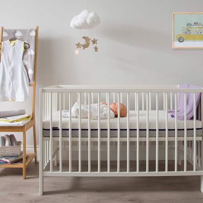 ClevaMama Colchón para cuna de bebés y niños pequeños con espuma de soporte AirGo transpirable para reducir las ataduras - 70x140x11 cm Blanco