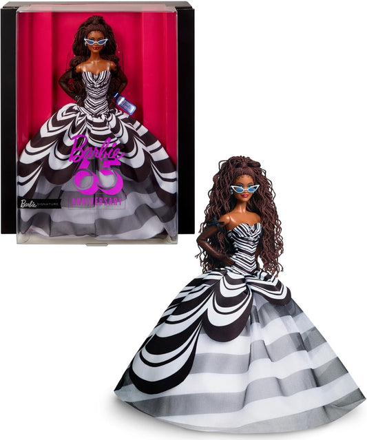 Barbie Boneca Signature, colecionável do 65º aniversário com cabelo trançado castanho, vestido preto e branco, brincos de safira e óculos de sol, HRM59