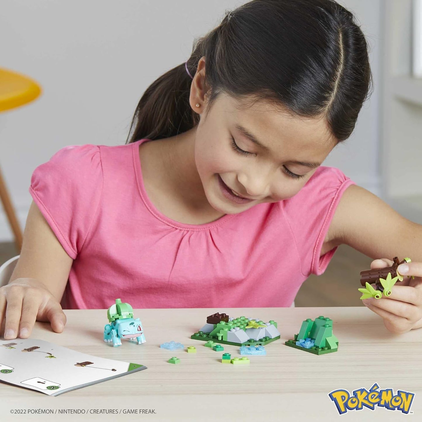 MEGA Conjunto de construção Forest Fun Pokémon Bulbasaur com 82 peças e peças compatíveis que se conectam com outros mundos, conjunto de brinquedo para presente para maiores de 7 anos