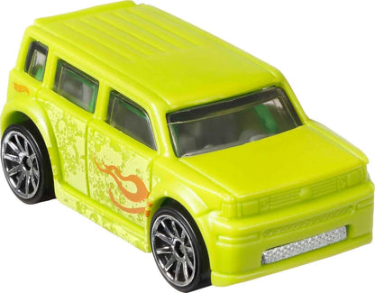 Hot Wheels  Carro, 1 veículo de brinquedo Color Shifters em escala 1:64, carro de mergulho em água gelada ou muito quente para mudar suas cores (os estilos podem variar), BHR15