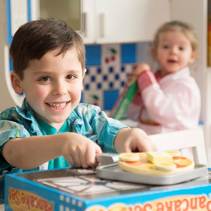 Melissa & Doug Conjunto de panquecas para virar e servir (19 peças) - Comida de madeira para brincar no café da manhã, marrom