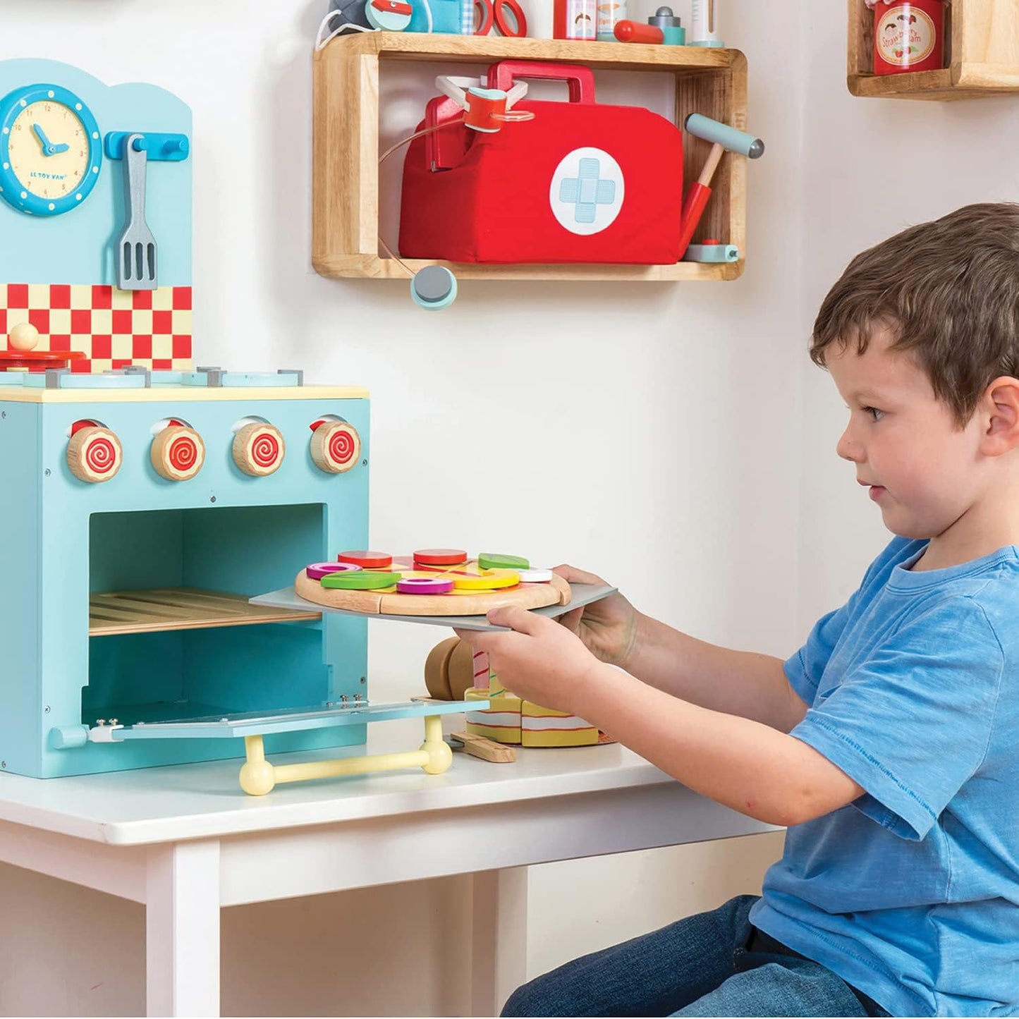 Le Toy Van - Forno de madeira educacional e fogão azul conjunto fingir brinquedo de cozinha | Acessórios de cozinha para brinquedos de dramatização