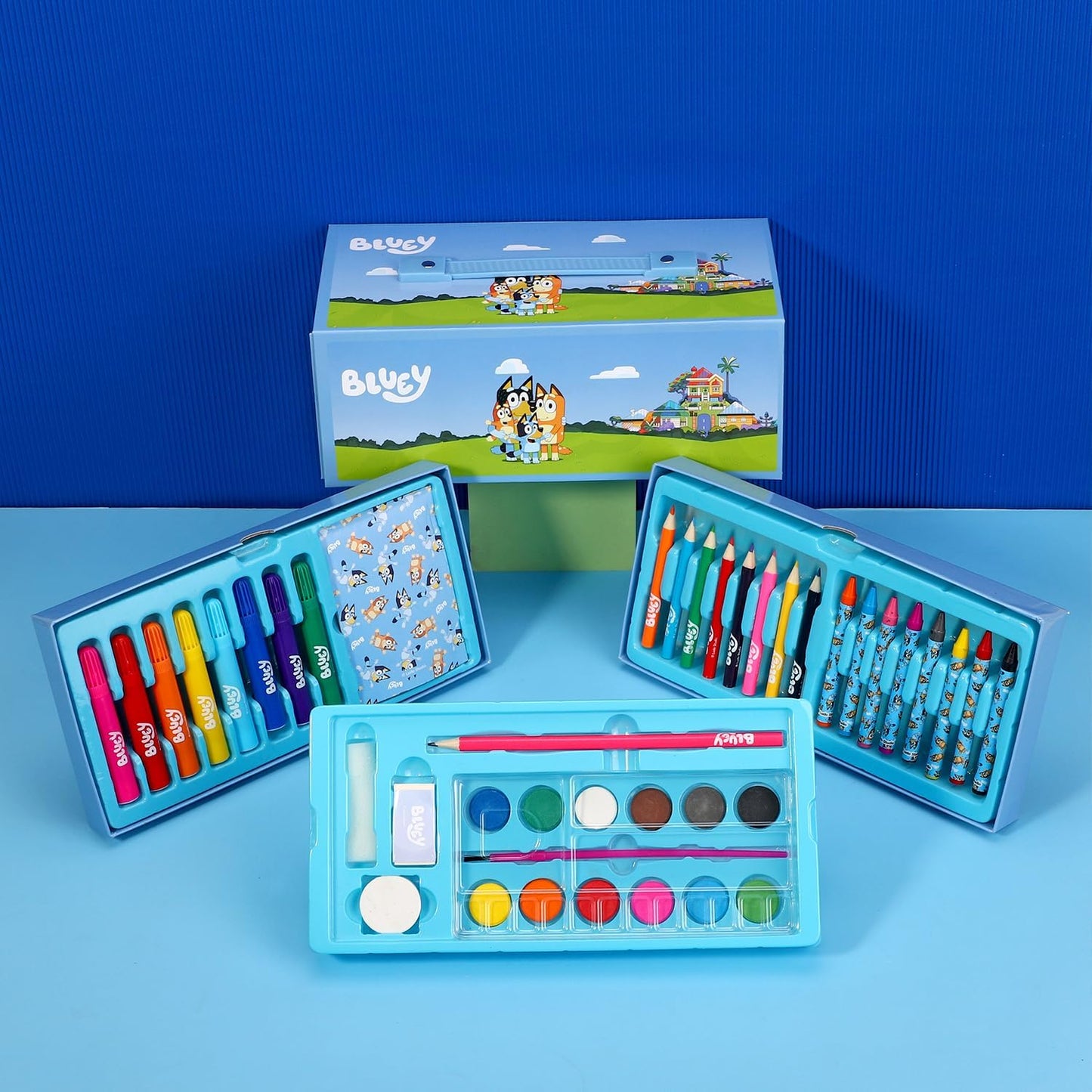 Bluey Conjunto de artigos de papelaria para colorir para crianças com 52 peças, canetas hidrográficas, giz de cera e lápis, conjunto de viagem para crianças