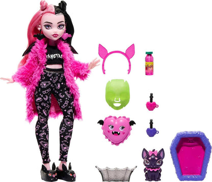 Muñeca Monster High y Accesorios para Fiesta de Pijamas, Draculaura Pet Bat Count Fabulous Doll, Creepover Party, HKY66