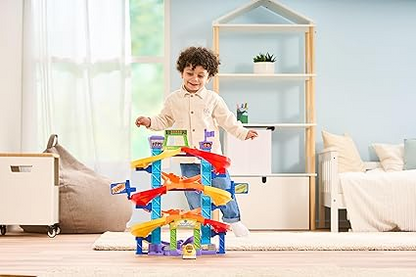 VTech Toot-Toot Drivers Criss-Cross Raceway, Playset de carro de brinquedo com 2 veículos incluídos, 3 zonas de colisão emocionantes, músicas e frases divertidas, brinquedo interativo para crianças 12 meses, 2, 3, 4 +, versão em inglês