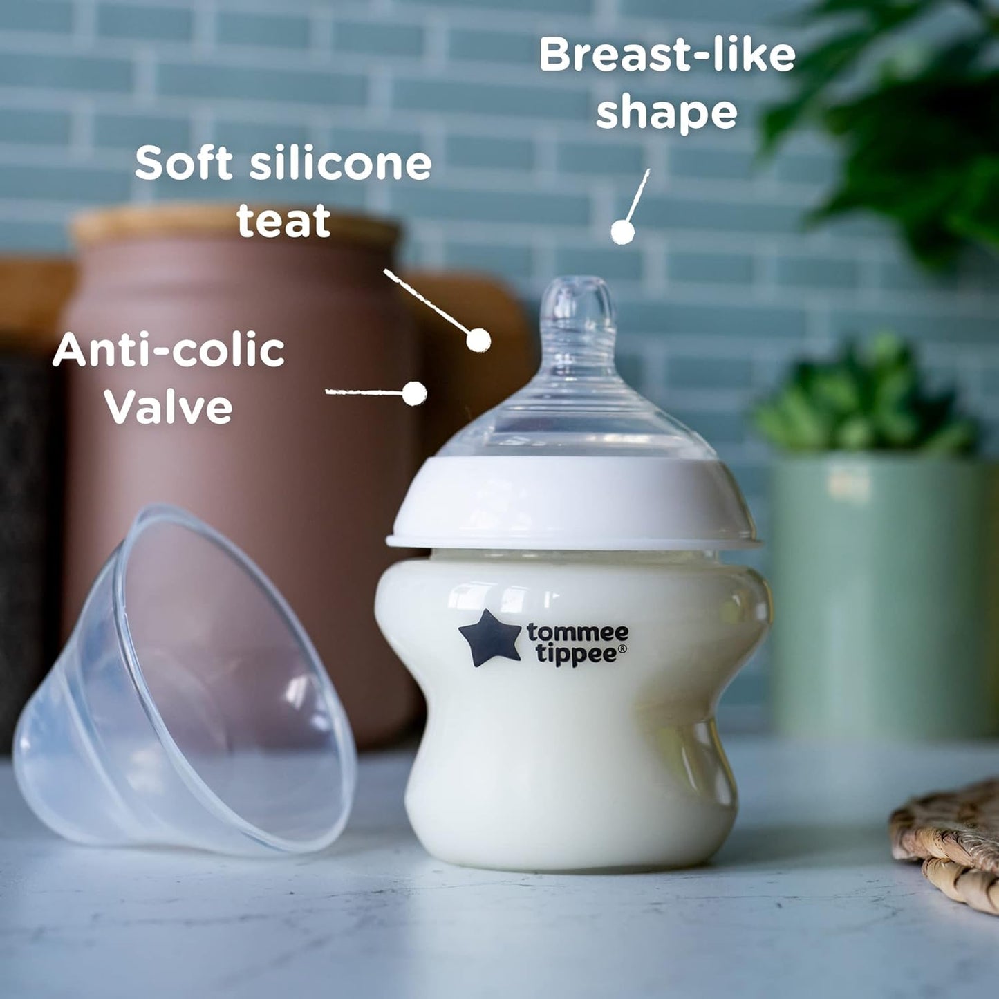 Tommee Tippee Closer to Nature Kit básico de biberón anticólicos para recién nacidos, tetinas similares al pecho para un agarre natural, válvula anticólicos, tamaños mixtos, morado