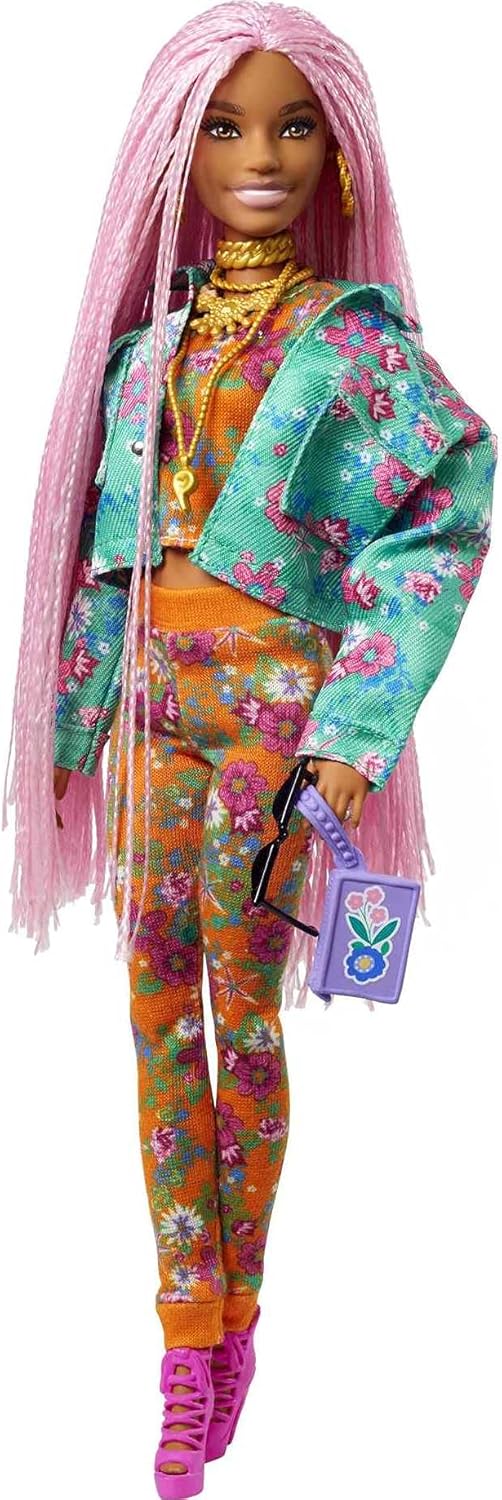 Barbie Boneca Extra nº 10 em jaqueta com estampa floral e conjunto de corrida com animal de estimação DJ Mouse, tranças rosa extralongas, roupa e acessórios em camadas, presente para crianças de 3 anos ou mais