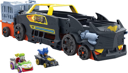 Hot Wheels Toy Cars &amp; Track, RacerVerse Batman's Escape Chase Vehículo a gran escala se transforma en una pista de carreras de 3 carriles con Batman y Joker fundidos