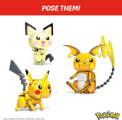 MEGA Conjunto de construção de brinquedos de figuras de ação Pokémon, Pikachu de 4 polegadas, Raichu e Pichu Build n Show Pikachu Evolution Trio com Poke Ball Pin