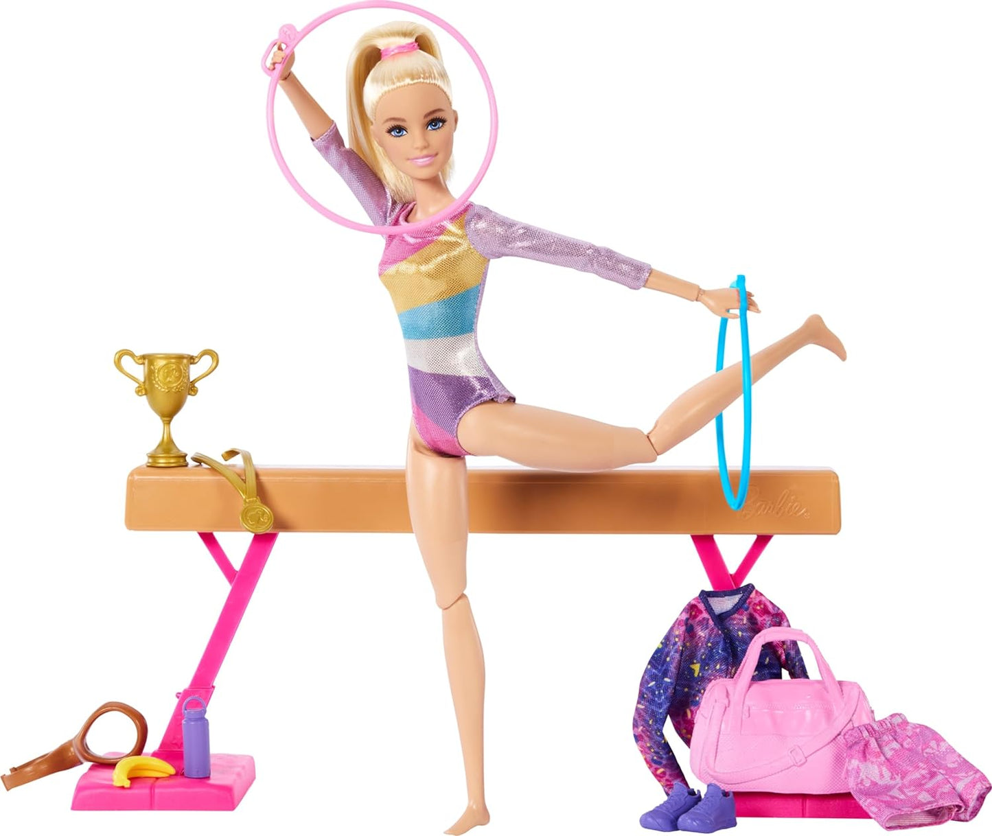 Barbie Boneca de ginástica e acessórios, conjunto de brinquedos com boneca loira fashion, clipe C para ação de giro, trave de equilíbrio, traje de aquecimento e muito mais