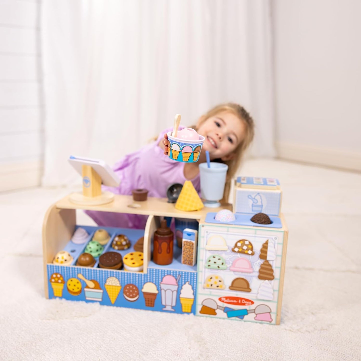 Melissa & Doug Colheres legais de madeira para brincar de sorvete, brinquedo de cozinha, brinquedo de sorvete para meninas e meninos, brinquedo montessori de fingir comida de 3 anos, presente para menino ou menina de 3 anos