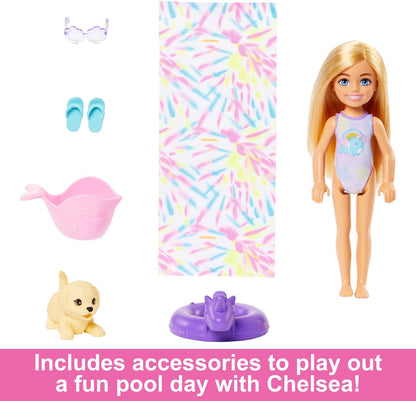 Barbie Chelsea Rainbow Juego de tobogán acuático con muñeca, perro y accesorios, vierte agua en el arco para que "llueve", HTK39