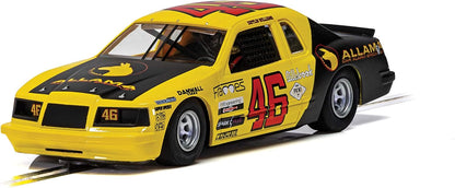 Scalextric C4088 Ford Thunderbird - Carro Amarelo e Preto No.46