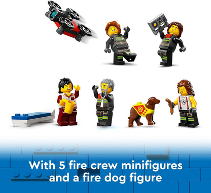 LEGO Corpo de bombeiros da cidade com conjunto de brinquedos para bombeiros para meninos e meninas de 6 anos ou mais com uma figura de cachorro e 5 minifiguras, ideia de presente de aniversário para crianças que amam brincadeiras imaginativas 60414