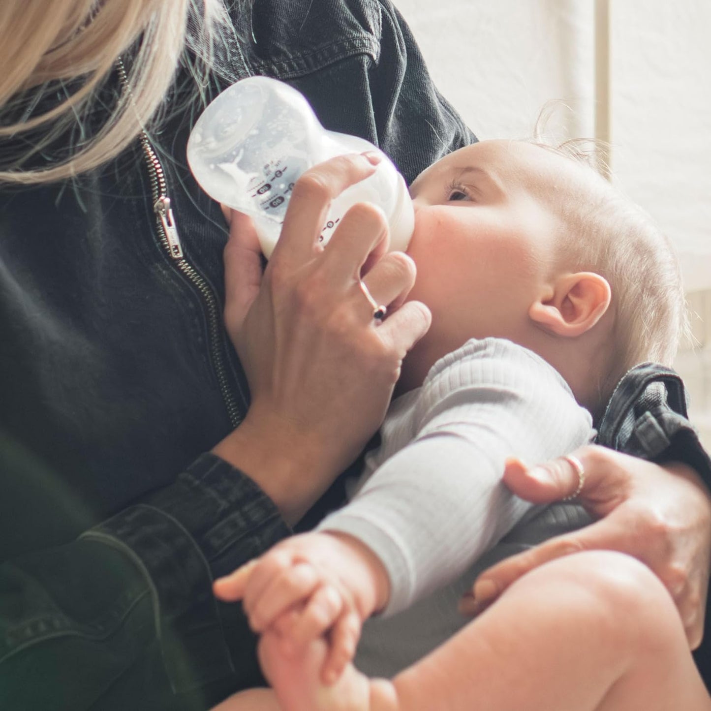 Tommee Tippee Conjunto inicial para recém-nascidos Natural Start, mamadeiras anticólicas de 150 ml e 260 ml, fluxo médio, tetinas semelhantes a seios para uma trava natural, autoesterilizantes, grandes