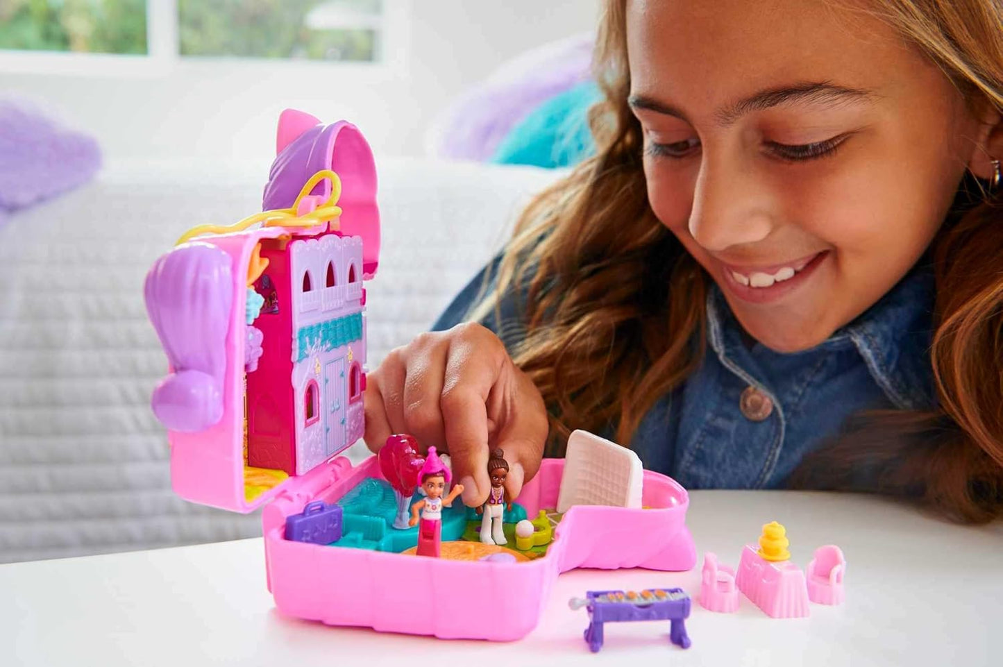 Polly Pocket Mini Toys, Piñata Party Playset compacto com 2 micro bonecas e 14 acessórios, Pocket World Travel Toys com surpresa revela, HKV32