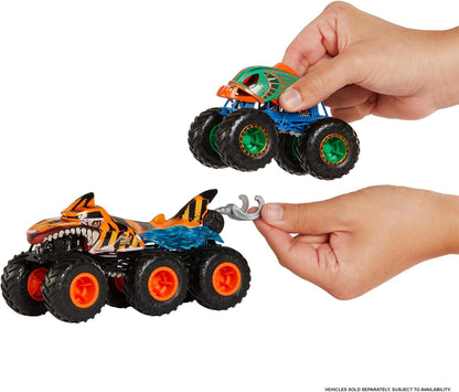 Hot Wheels Monster Trucks Big Rigs, caminhão de brinquedo em escala 1:64 com 6 rodas, transportar ou rebocar outros veículos (os estilos podem variar), HWN86