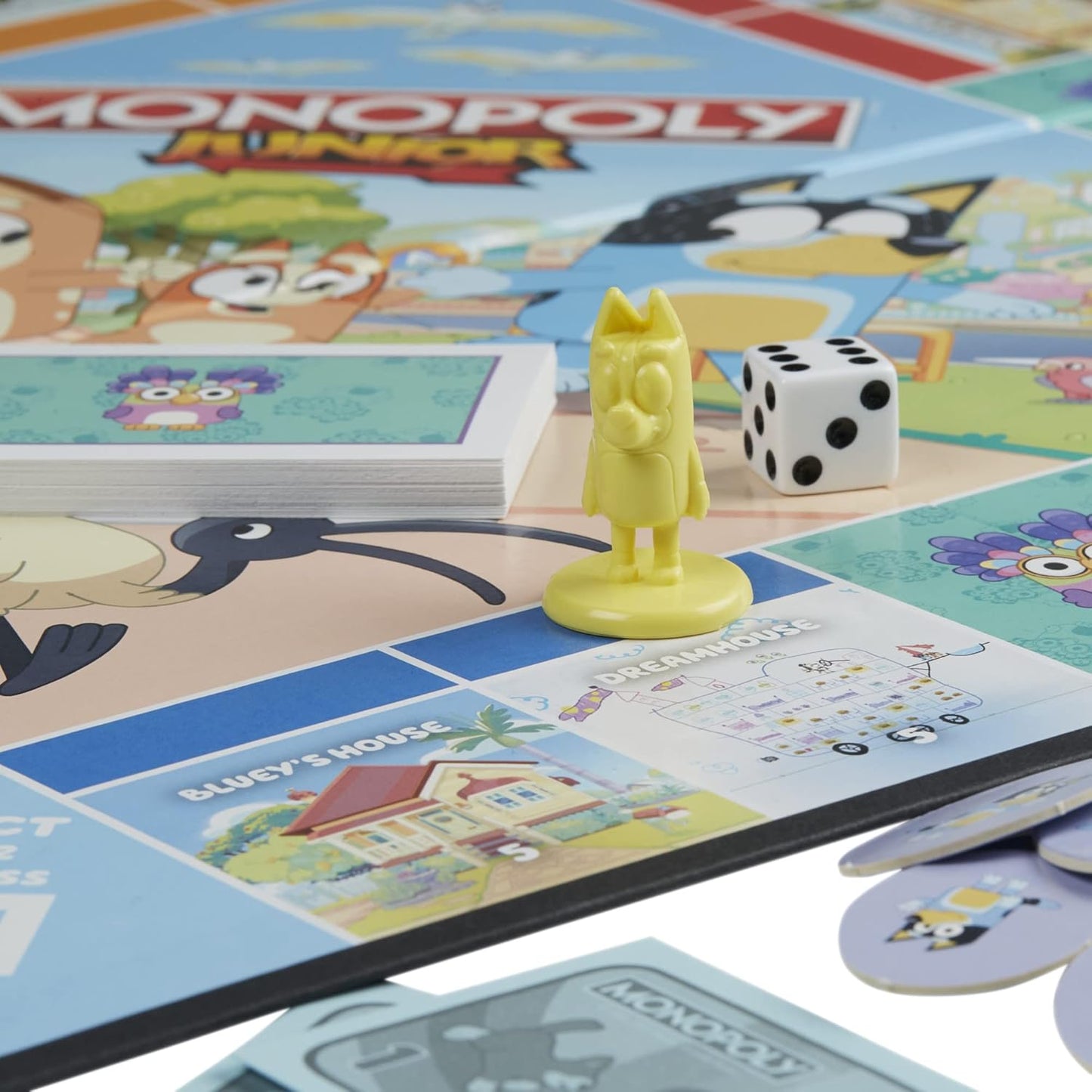 Monopoly Hasbro Gaming Monopoly Junior: Jogo de tabuleiro Bluey Edition para crianças de 5 anos ou mais, jogue como Bluey, Bingo, mamãe e papai, apresenta arte da série animada (exclusivo da Amazon)