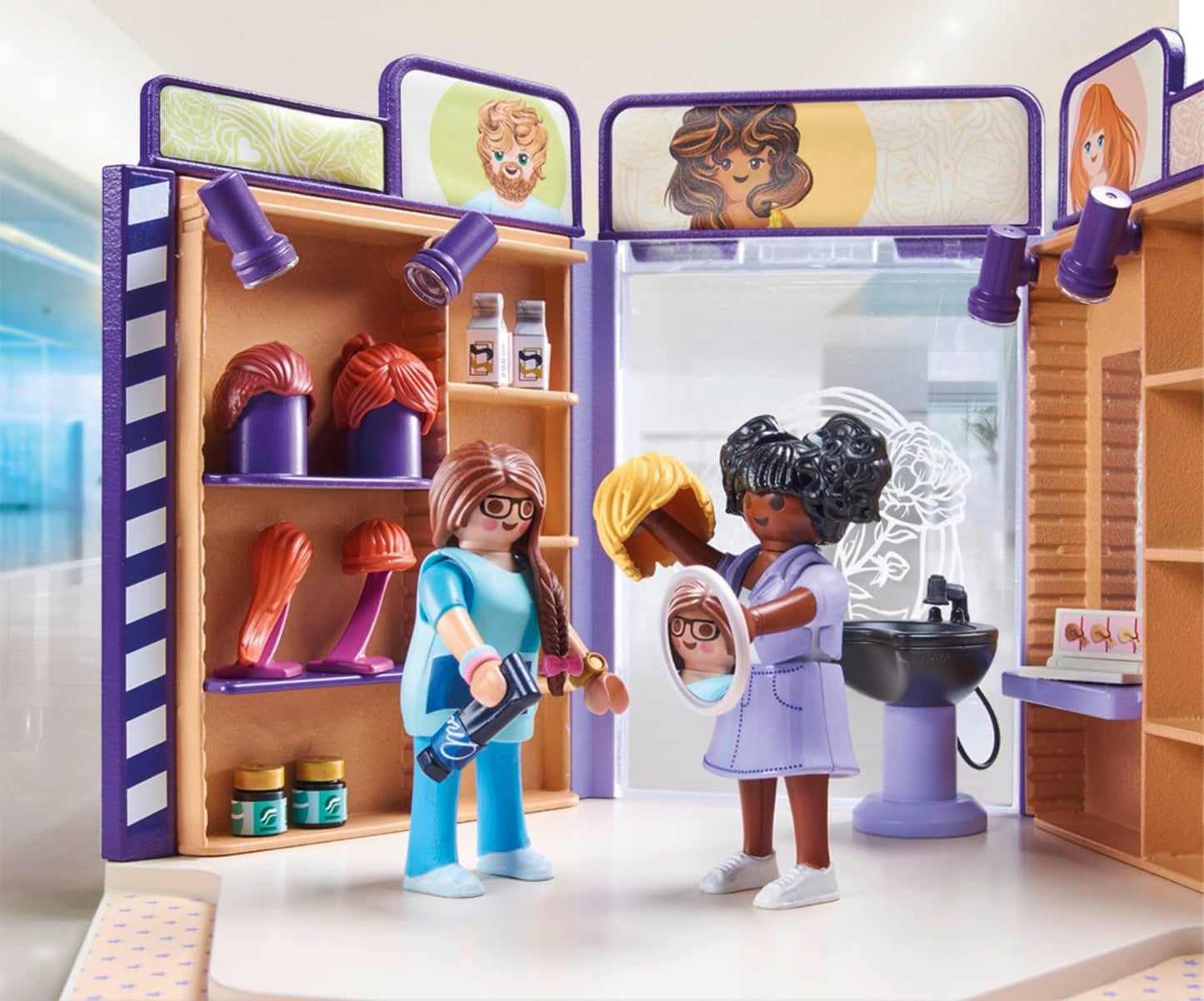 Playmobil 71535 myLife: salão de cabeleireiro, penteados e perucas da moda para clientes, com diversos acessórios para experimentação, conjuntos de jogos criativos adequados para crianças a partir de 5 anos