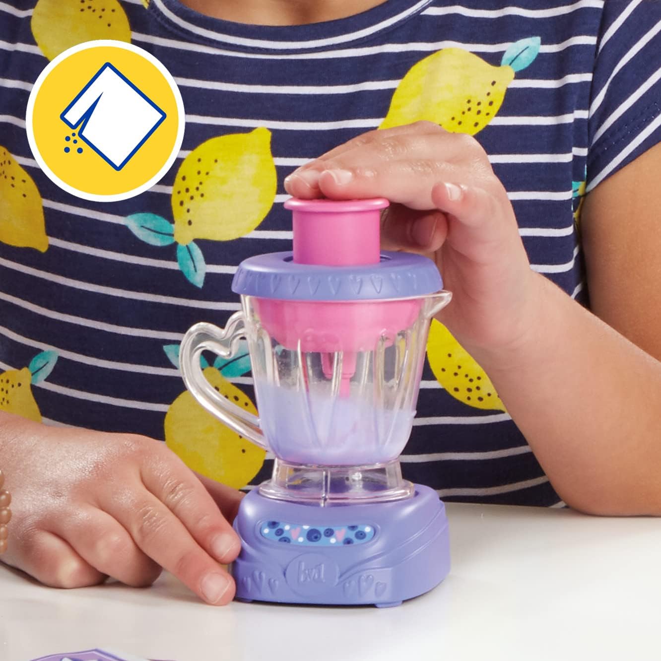 Baby Alive Magic Mixer Baby Doll Blueberry Blast con accesorios para licuadora, bebidas, mojados, comidas, juguete de pelo negro para niños de 3 años en adelante