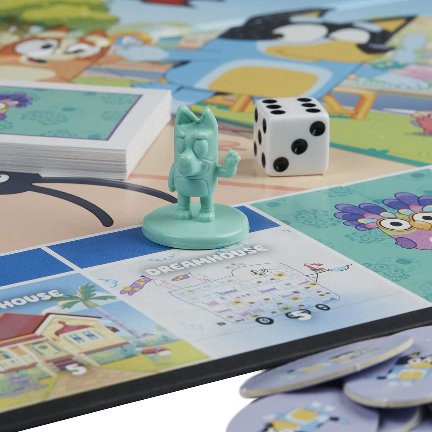 Monopoly Hasbro Gaming Monopoly Junior: Jogo de tabuleiro Bluey Edition para crianças de 5 anos ou mais, jogue como Bluey, Bingo, mamãe e papai, apresenta arte da série animada (exclusivo da Amazon)