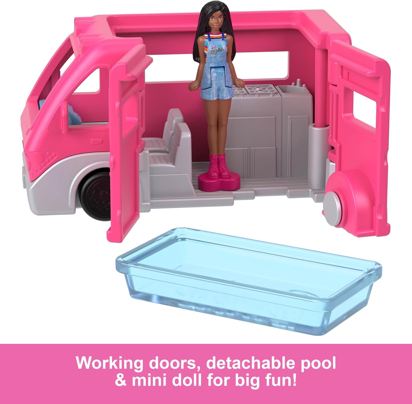 Barbie Mini BarbieLand Boneca e Conjunto de Veículo de Brinquedo, Boneca Barbie de 1,5 polegadas e DreamCamper com Portas Funcionais e Piscina que Muda de Cor, HYF39