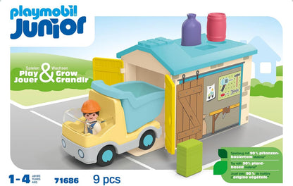 Playmobil 71686 JUNIOR: Caminhão com garagem de classificação, brinquedo educativo, feito com mais de 90% de plástico à base de plantas, dramatização divertida e imaginativa, conjunto de brinquedos adequado para crianças de 1 ano ou mais