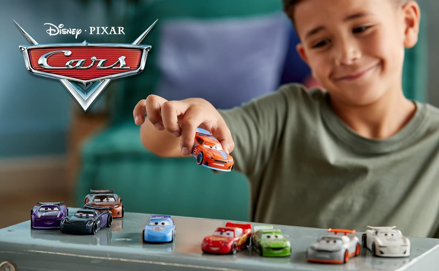 Disney Store Playset oficial Pixar Cars Deluxe, 9 unidades, figuras detalhadas de carros, incluindo Lightning McQueen, Jackson Storm e muito mais, brinquedos com arte colorida de personagens, adequados para maiores de 3 anos