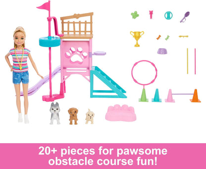 Barbie e Stacie para o resgate Boneca e conjunto de brinquedos, pista de obstáculos para filhotes com boneca, 3 bonecos de cachorro e 18 acessórios, para maiores de 3 anos, HRM10