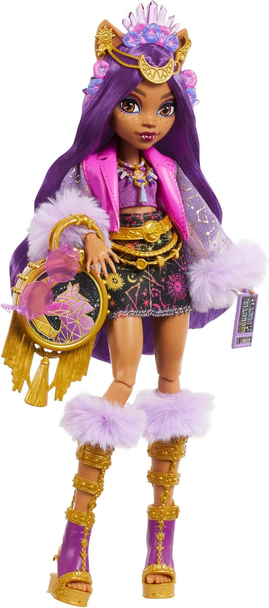 Monster High Boneca Clawdeen Wolf com roupa Glam Monster Fest e acessórios temáticos do festival, como lanches, pôster da banda, bolsa de declaração e muito mais