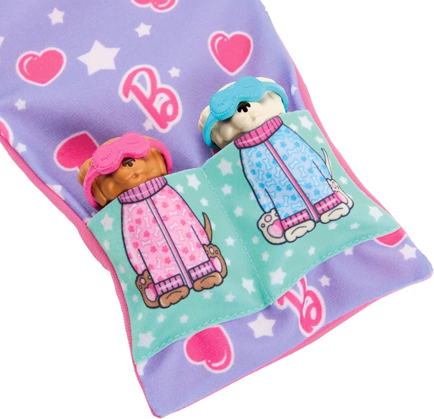 Muñeca Barbie y juego con 2 muñecas de perro de juguete y más de 10 accesorios, fiesta de pijamas para cachorros con función de cambio de color, saco de dormir, antifaz y más, HXN01