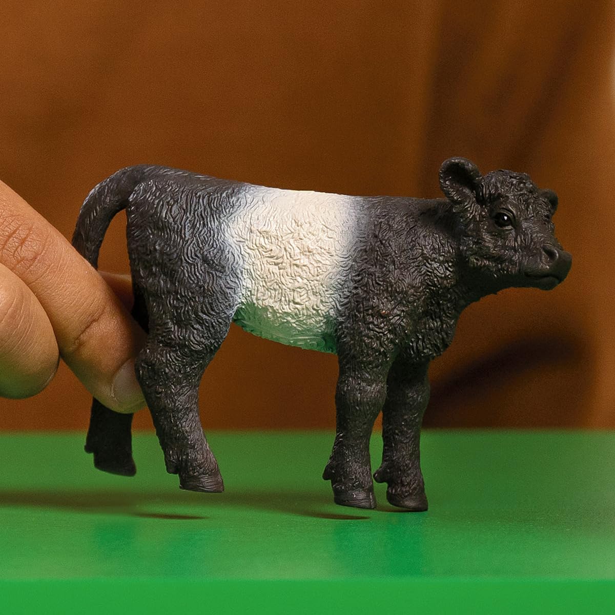 Schleich 13969 FARM WORLD Galloway Calf Figurine para idades 3+, Preto