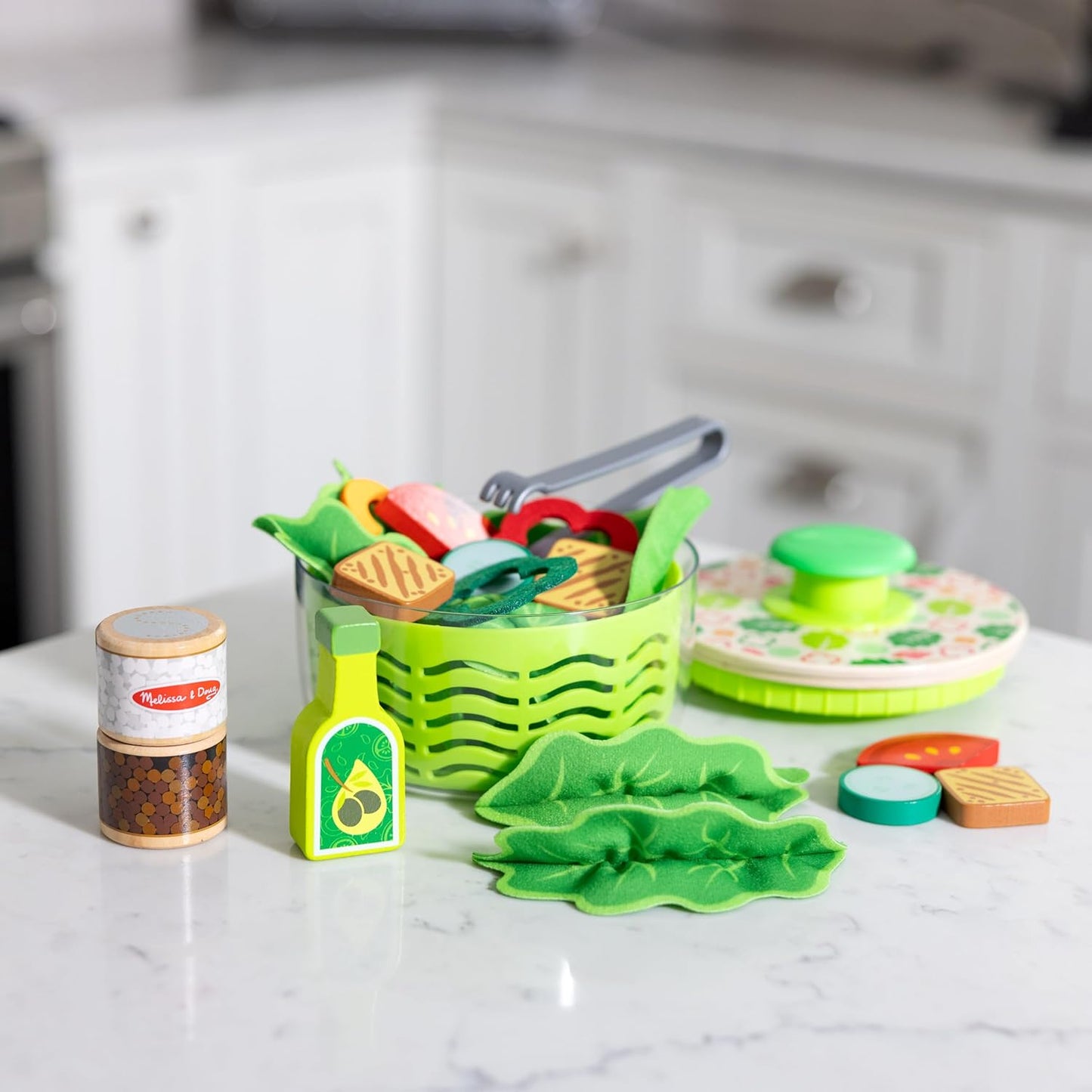 Melissa & Doug Conjunto de jogos Salad Spinner, comida de simulação para meninos e meninas de 3 anos ou mais