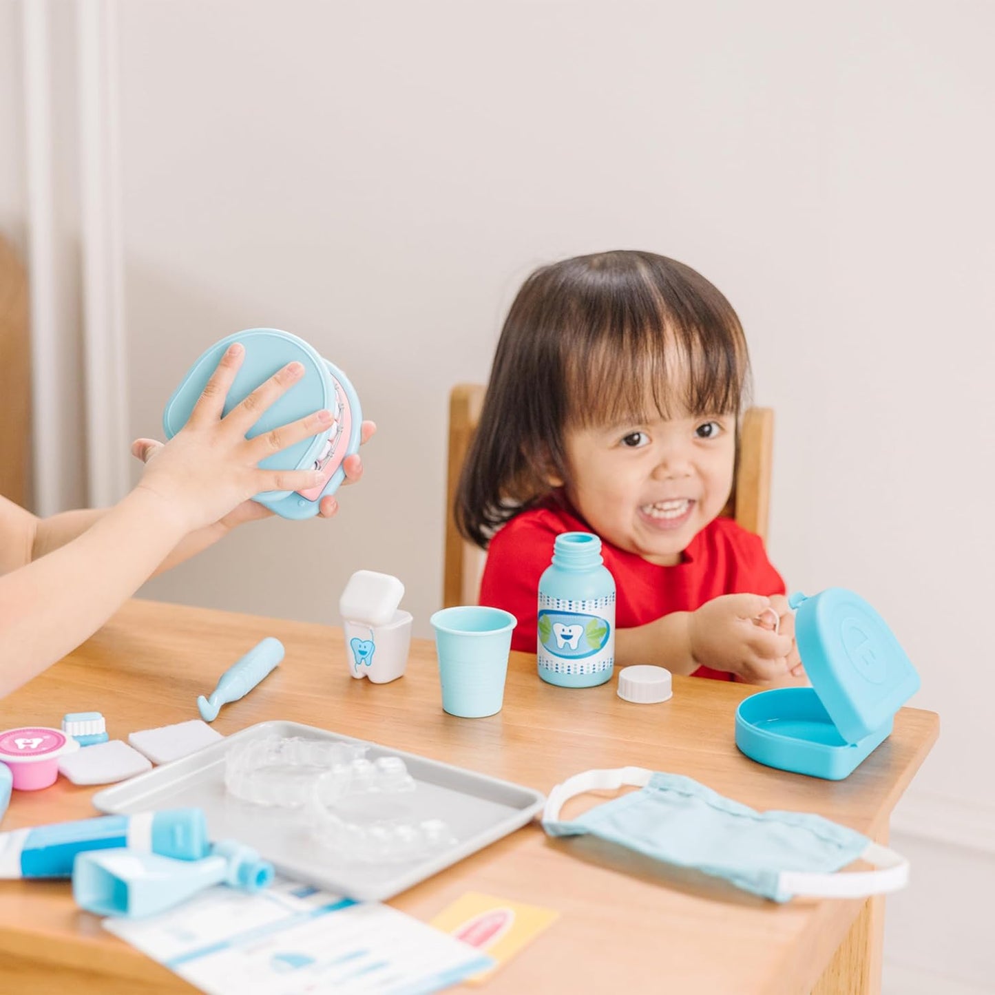 Melissa & Doug Kit de dentista Super Smile para crianças Brinquedos de dramatização para meninas de 3 anos ou mais Brinquedos educativos para meninos de 3 anos Montessori Brinquedos infantis Idade 3,8,89 x 27,18 x 34,29 centímetros