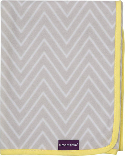 Clevamama Manta Polar Carib Basket - Manta Polar Bebé - 70x90 - Chevron Gris y Blanco, 3458