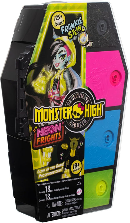 Monster High Boneca e conjunto de moda, boneca Frankie Stein, Skulltimate Secrets: Neon Frights, armário de vestir com mais de 19 surpresas, HNF79