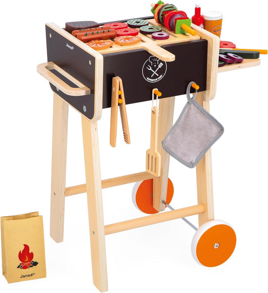 Janod - Parrilla de madera para barbacoa - Juego de cocina para niños - Incluye 57 accesorios - 2 ruedas silenciosas - A partir de 3 años, J06619